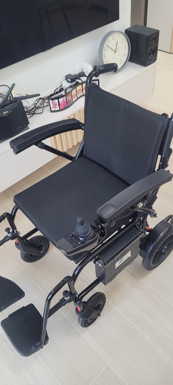 (Used) Manual wheelchair_ _ _Slight signs of use (Original price $)