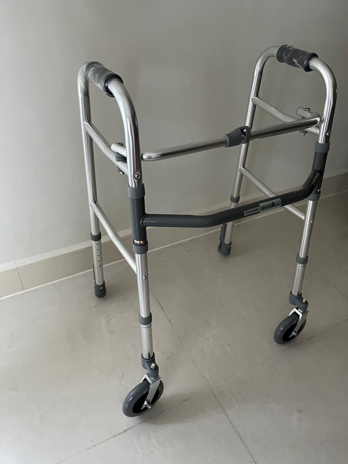 (二手)助行架_4085 助行架_全新未使用（原價$595） - 天天代步