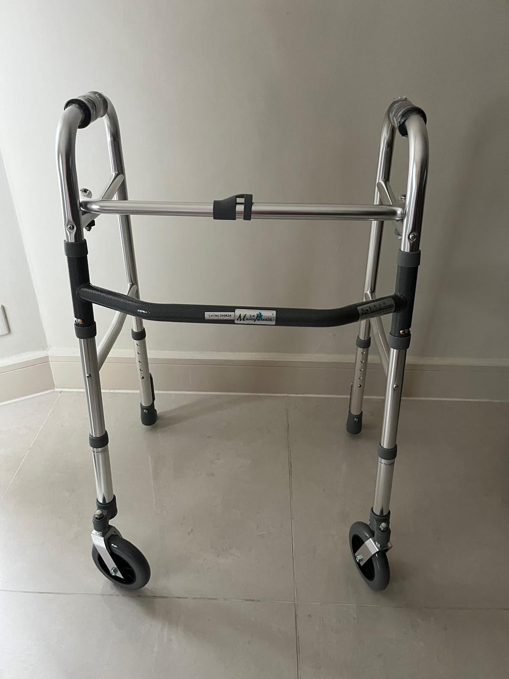 (二手)助行架_4085 助行架_全新未使用（原價$595） - 天天代步