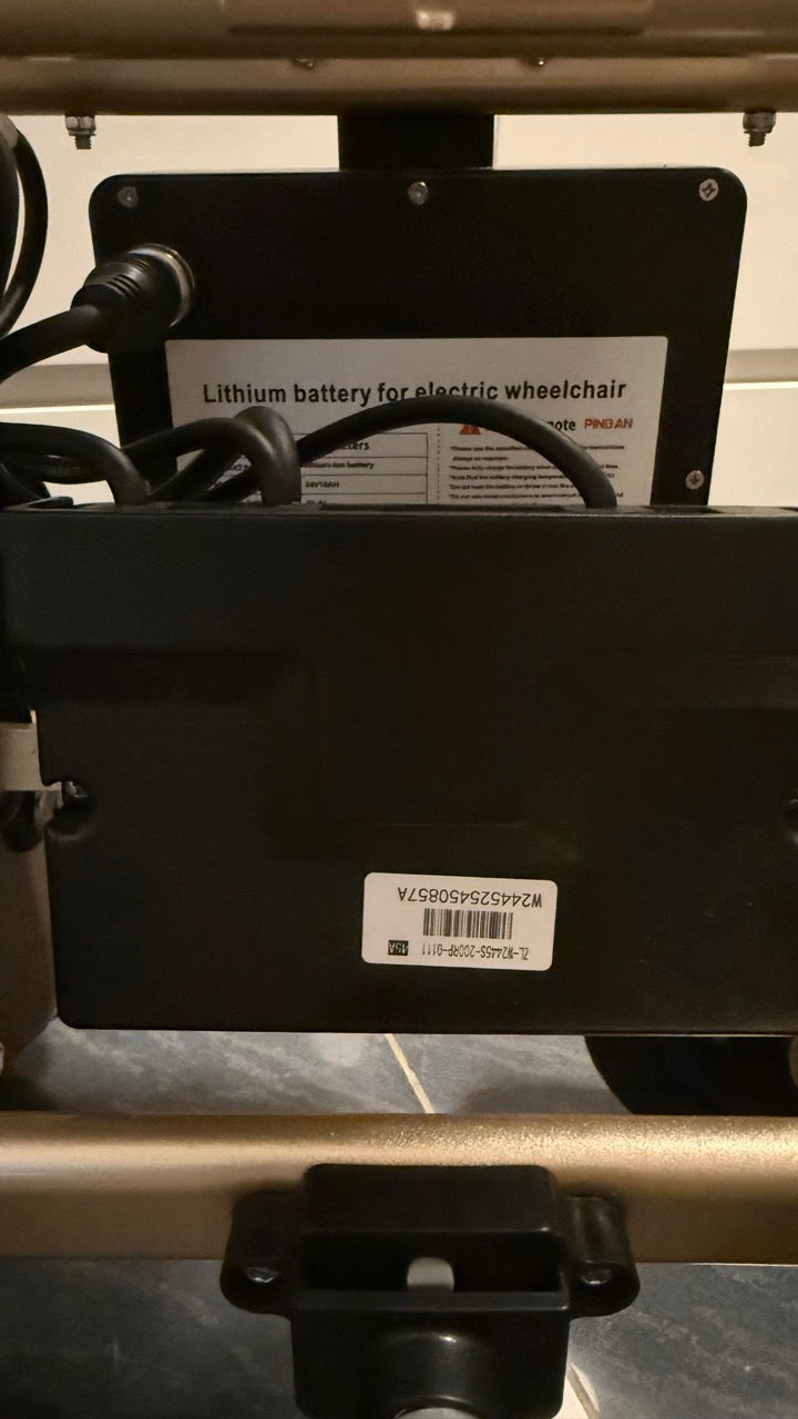 (Used) Manual wheelchair_ _ _Slight signs of use (Original price $)