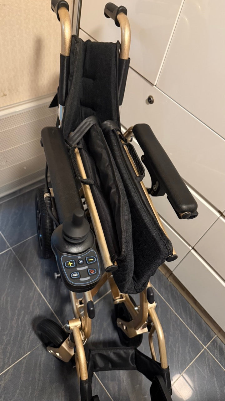 (Used) Manual wheelchair_ _ _Slight signs of use (Original price $)