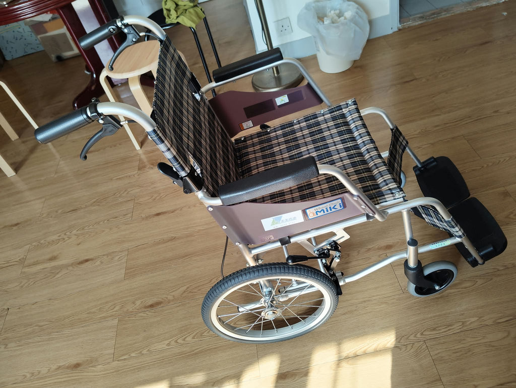 (Used) Manual wheelchair_ _ _Slight signs of use (Original price $)