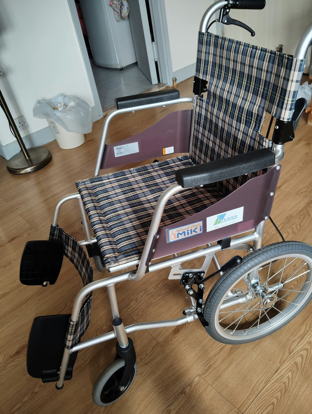 (Used) Manual wheelchair_ _ _Slight signs of use (Original price $)