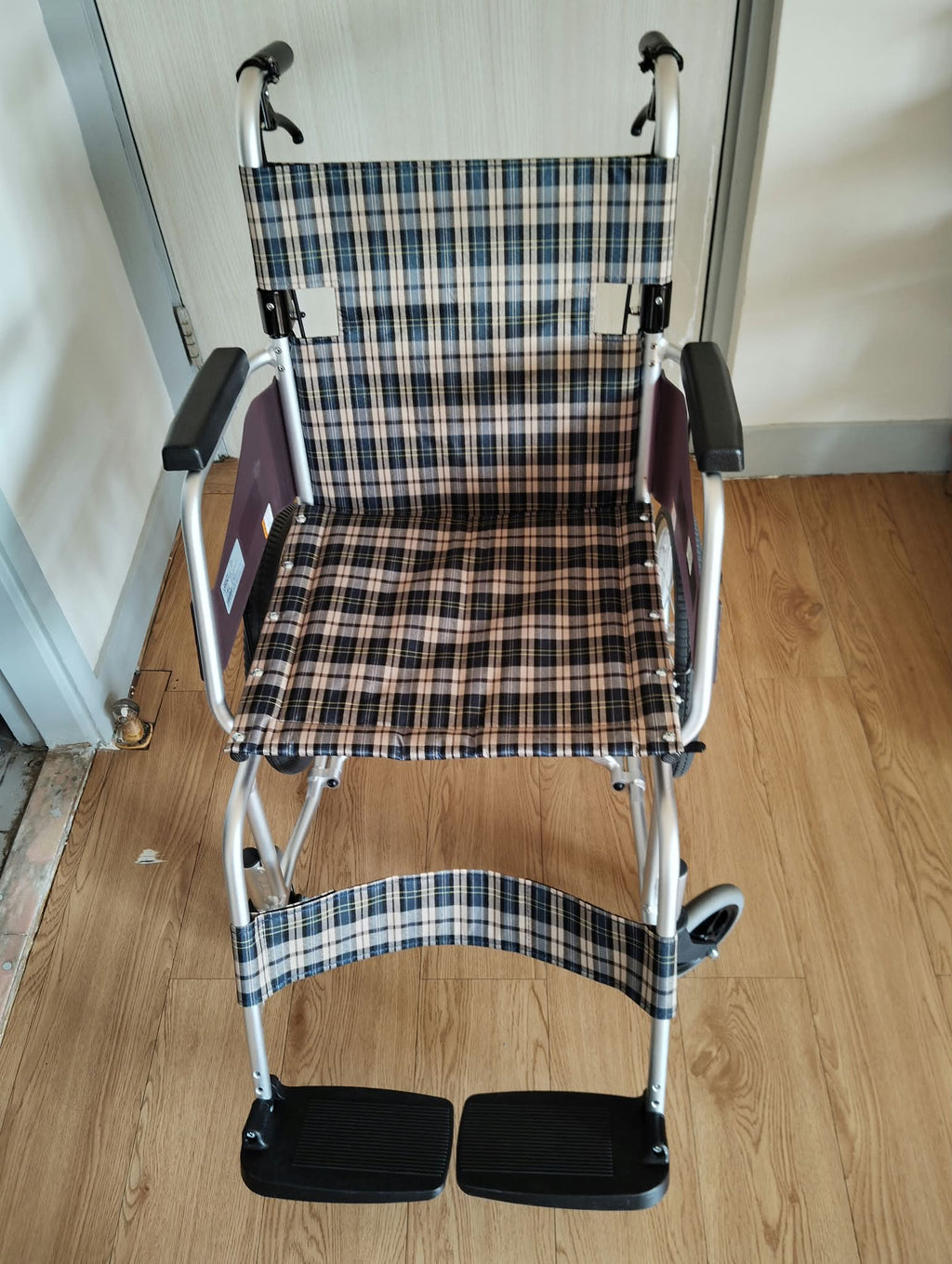 (Used) Manual wheelchair_ _ _Slight signs of use (Original price $)