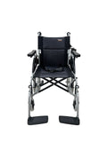 Care C2 輪椅正面：44cm 舒適座闊配合加厚單層尼龍座墊，提供 100kg 高承重，全車淨重僅 10.5kg，輕巧穩固。