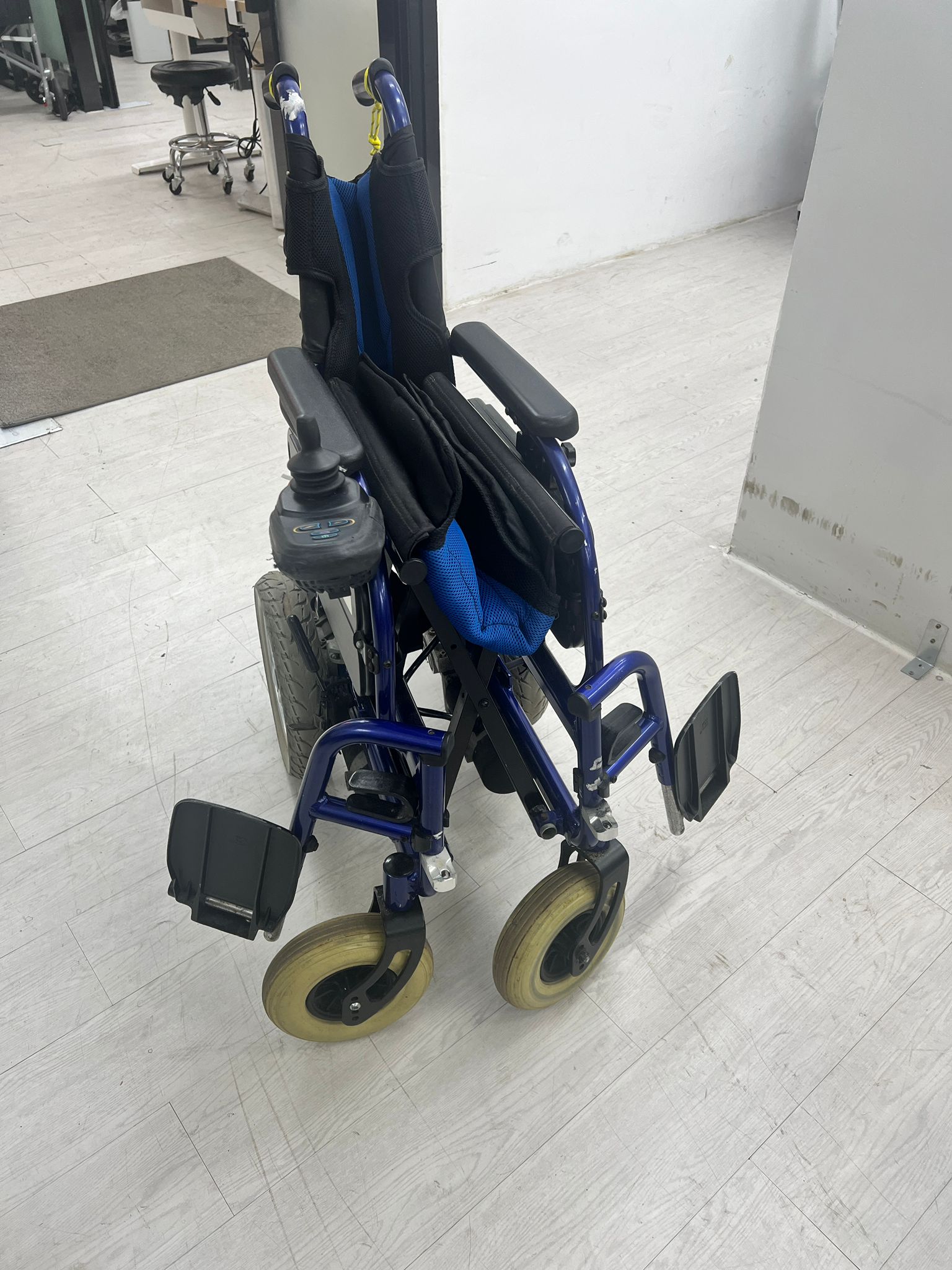 (二手)電動輪椅_FS - 110LF2_功能良好，但外觀有瑕疵(原價$15300) - 天天代步