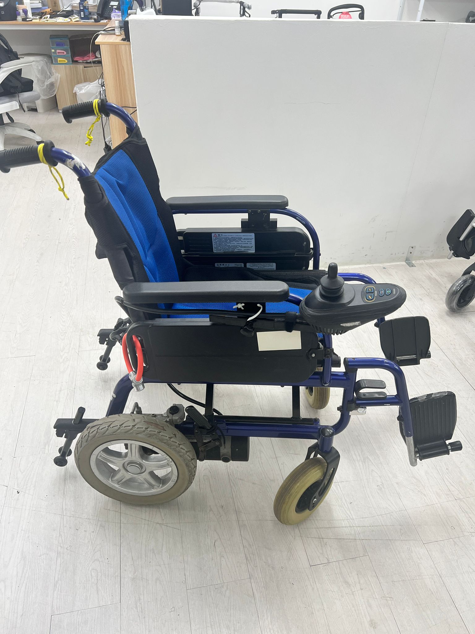 (二手)電動輪椅_FS - 110LF2_功能良好，但外觀有瑕疵(原價$15300) - 天天代步