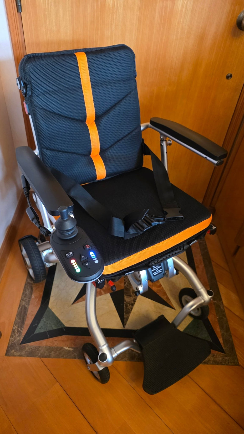 (二手)電動輪椅_美國 KDF Smartchair Travel (8 inch)_輕微使用痕跡(原價$16800) 二手輪椅 |