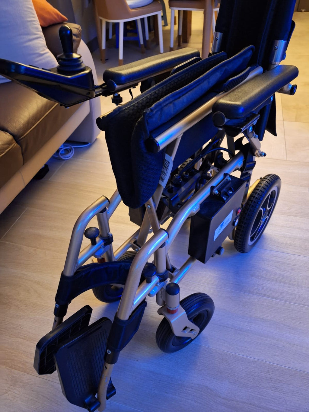 (二手)電動輪椅_LiteWheel 雙電池_輕微使用痕跡(原價$15000) - 天天代步
