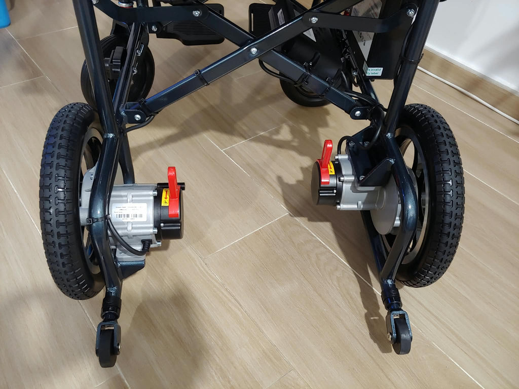(二手)電動輪椅_LiteWheel Pro 極輕電動輪椅 (單電池)＋後控制器_仍享原廠保養_輕微使用痕跡(原價$13490) 二手輪椅 |