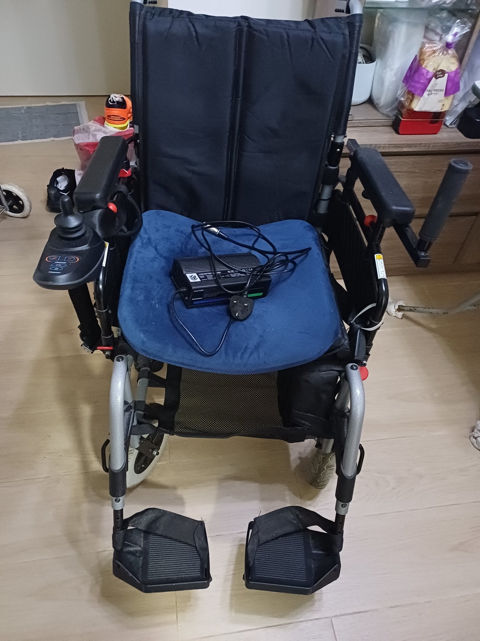 (二手)電動輪椅_台湾“New Eagle”_WELL - 0001_輕微使用痕跡(原價$17500) 二手輪椅 |