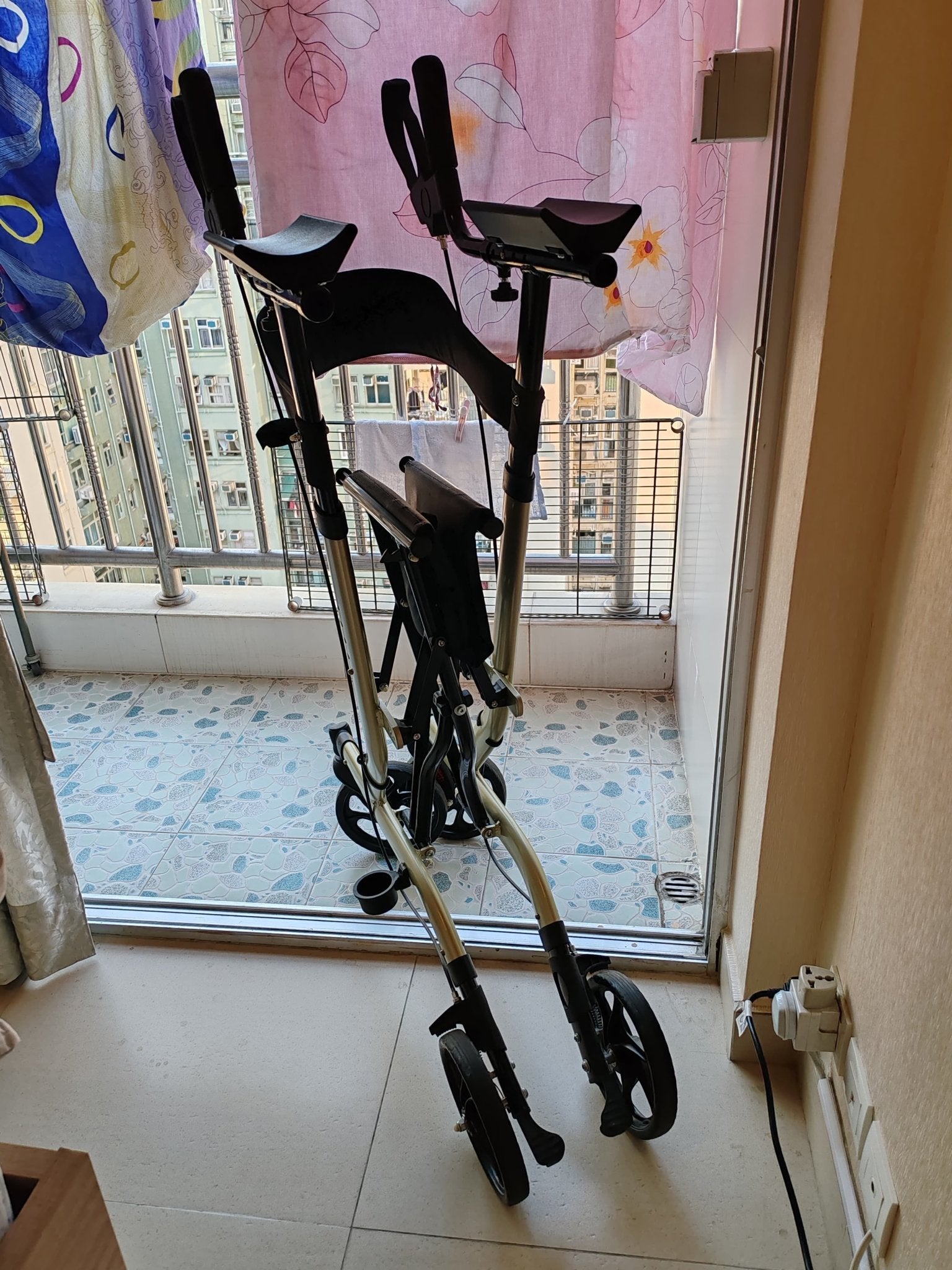 (二手)助步車_Upright Rollator Walker_輕微使用痕跡（原價$4580） - 天天代步